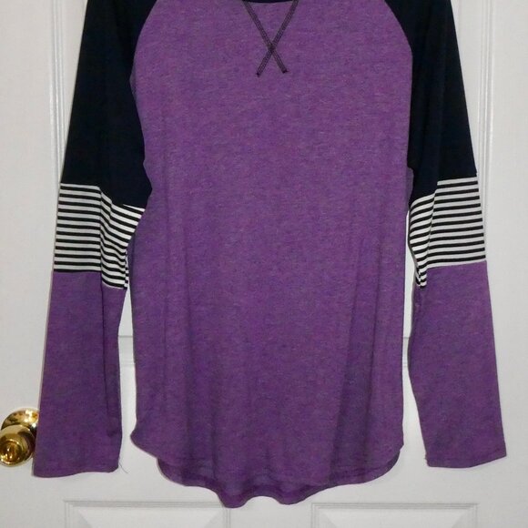 BRAND NEW SIMPLE FLAVOR PURPLE BLACK WHITE TOP WOMENS MEDIUM STRIPES LONG SLEEVE - Picture 2 of 2